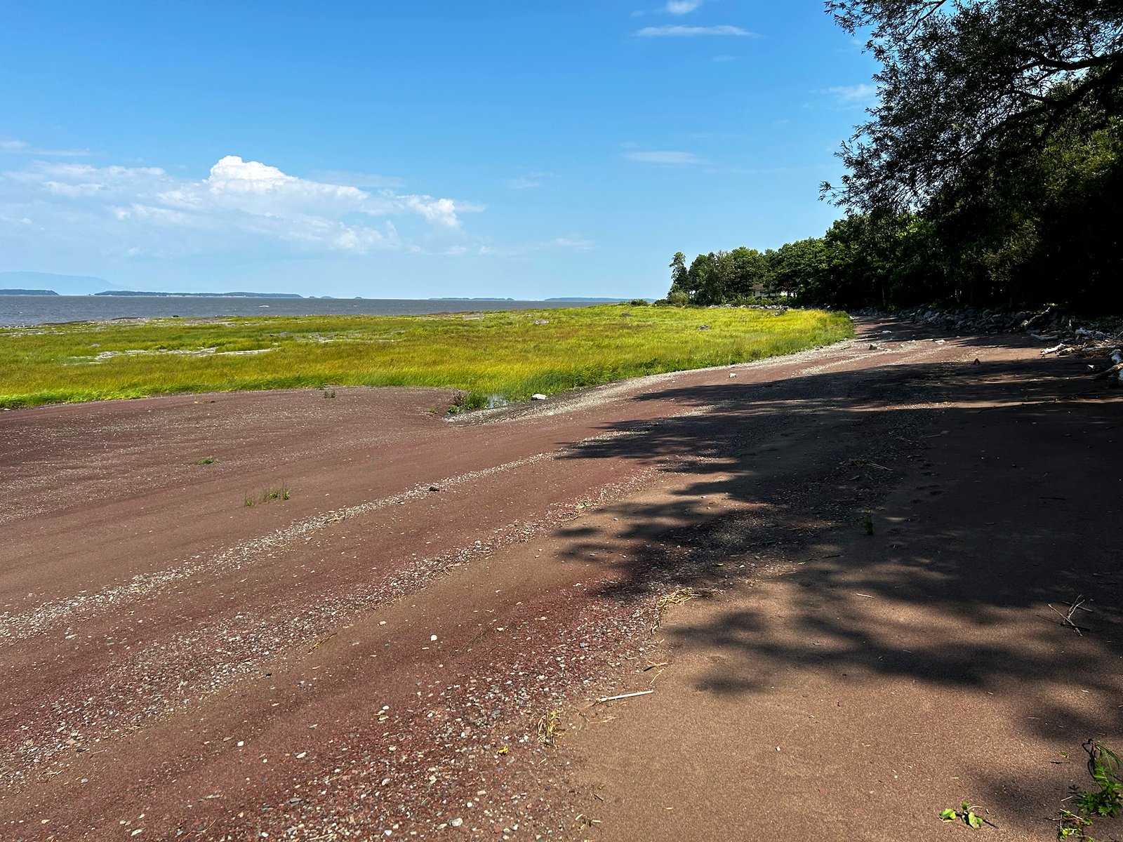 Sentier le long du fleuve